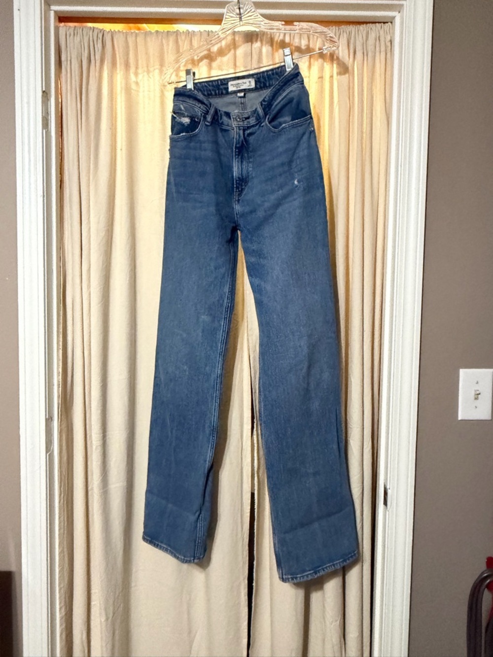 A&F 90’s Relaxed High Rise